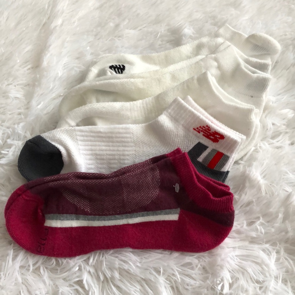 (5) pairs of women’s socks